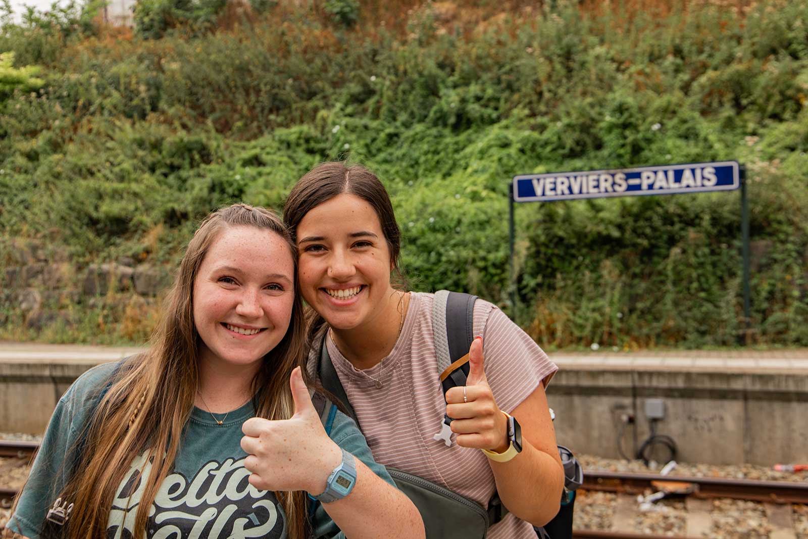 Two female students studying abroad verviers-palais